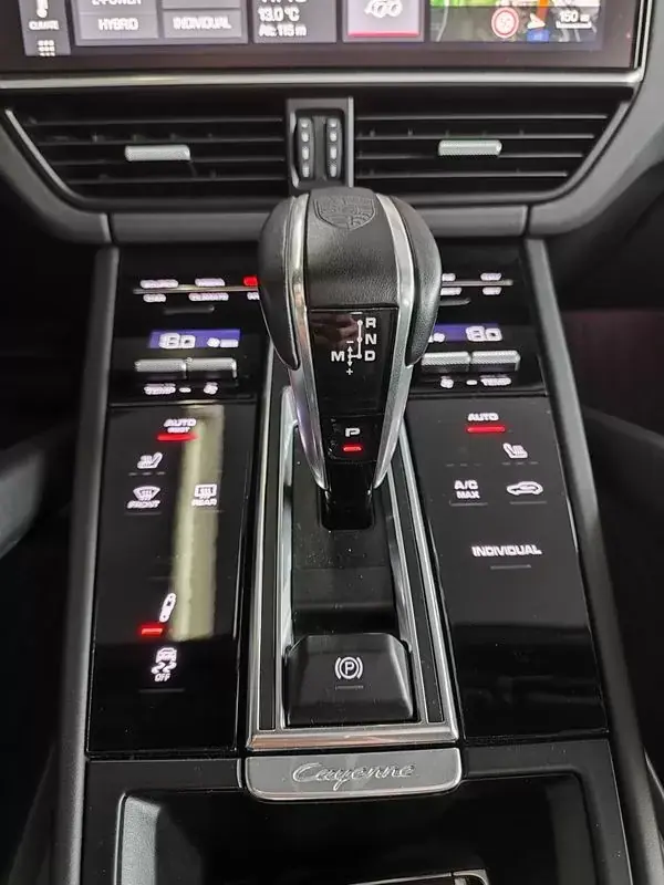 Porsche Cayenne 2020 - 74500 EUR, 67300 km - AUTO.MOTO.pt - 67300km - foto 38 de 40
