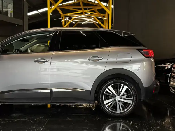 Peugeot 3008 2021 - 20990 EUR, 102400 km - AUTO.MOTO.pt - 102400km - foto 10 de 36