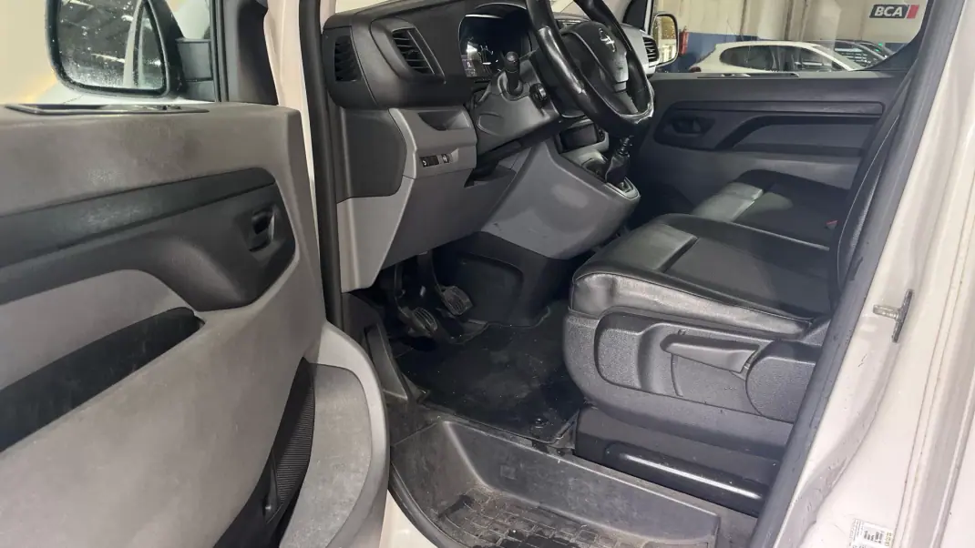 Opel 2019 - 12999 EUR, 92204 km - AUTO.MOTO.pt - 92204km - foto 6 de 7