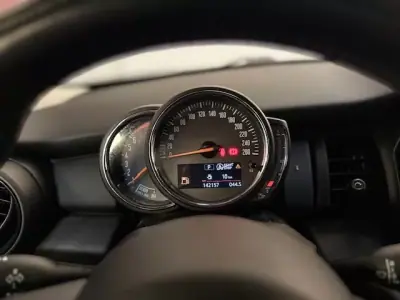 MINI 3 Portas 2017 - 13999 EUR, 142517 km - AUTO.MOTO.pt - 142517km - foto 15 de 16