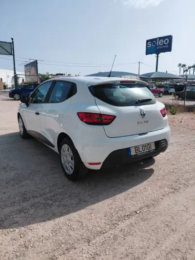 Renault 2017 - 7950 EUR, 180000 km - AUTO.MOTO.pt - 180000km - foto 8 de 9