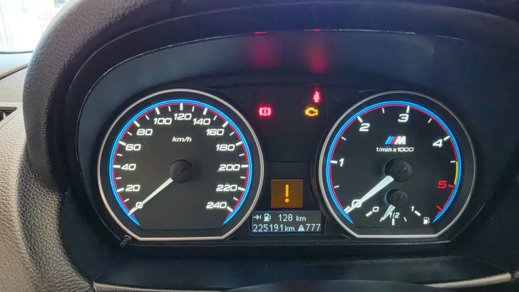 BMW 118 2009 - 12900 EUR, 225191 km - AUTO.MOTO.pt - 225191km - foto 46 de 61