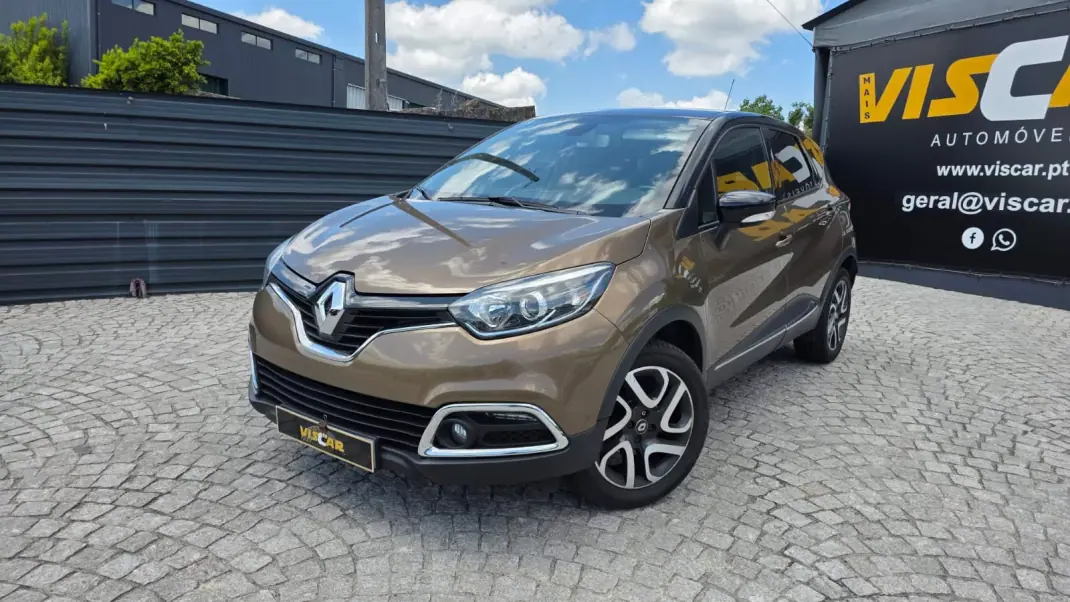 Renault Captur 2017 - 12990 EUR, 101000 km - AUTO.MOTO.pt - 101000km - foto 1 de 19