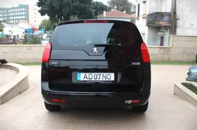 Peugeot 5008 2015 - 7450 EUR, 221000 km - AUTO.MOTO.pt - 221000km - foto 6 de 26