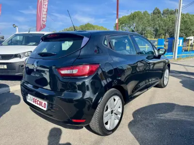Renault Clio 2019 - 11750 EUR, 89908 km - AUTO.MOTO.pt - 89908km - foto 4 de 24