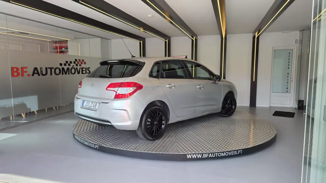 Citroën C4 2011 - 7900 EUR, 225567 km - AUTO.MOTO.pt - 225567km - foto 17 de 49