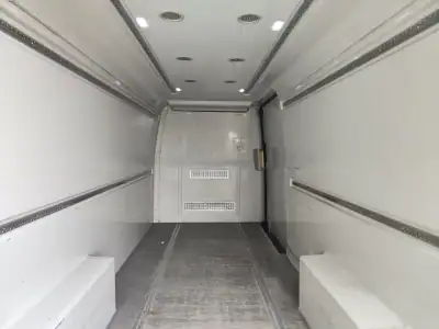 VW Crafter 2.0 TDi L4H3 2019 - 17980 EUR, 250000 km - AUTO.MOTO.pt - 250000km - foto 12 de 32