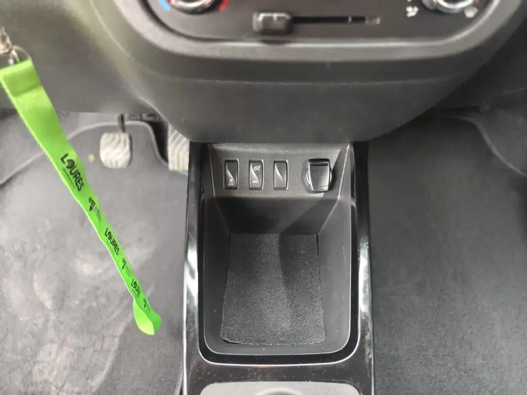 Dacia Spring 2021 - 10900 EUR, 34500 km - AUTO.MOTO.pt - 34500km - foto 32 de 34