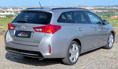 Toyota Auris Touring Sports 2014 - 8250 EUR, 285890 km - AUTO.MOTO.pt - 285890km - foto 6 de 21