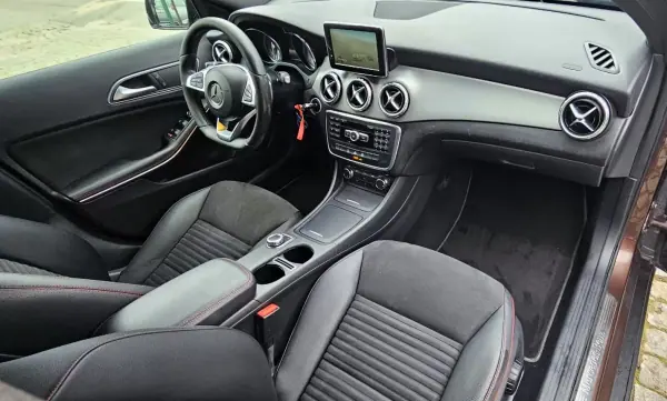 Mercedes-Benz GLA 180 2015 - 21500 EUR, 160000 km - AUTO.MOTO.pt - 160000km - foto 14 de 31