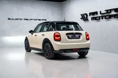 MINI 5 Portas 2017 - 14950 EUR, 89000 km - AUTO.MOTO.pt - 89000km - foto 9 de 36