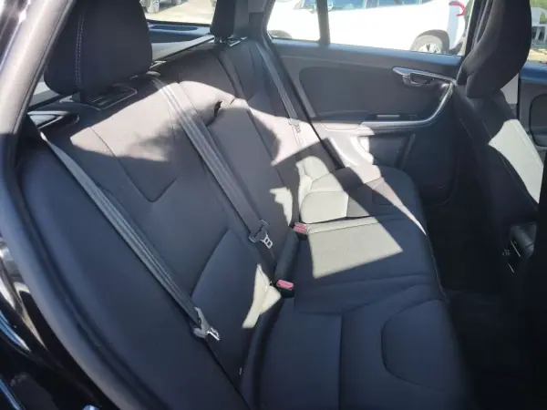 Volvo V60 2014 - 12900 EUR, 172000 km - AUTO.MOTO.pt - 172000km - foto 19 de 24