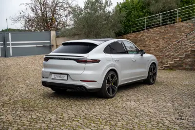 Porsche Cayenne Coupé 2022 - 108000 EUR, 92000 km - AUTO.MOTO.pt - 92000km - foto 33 de 65