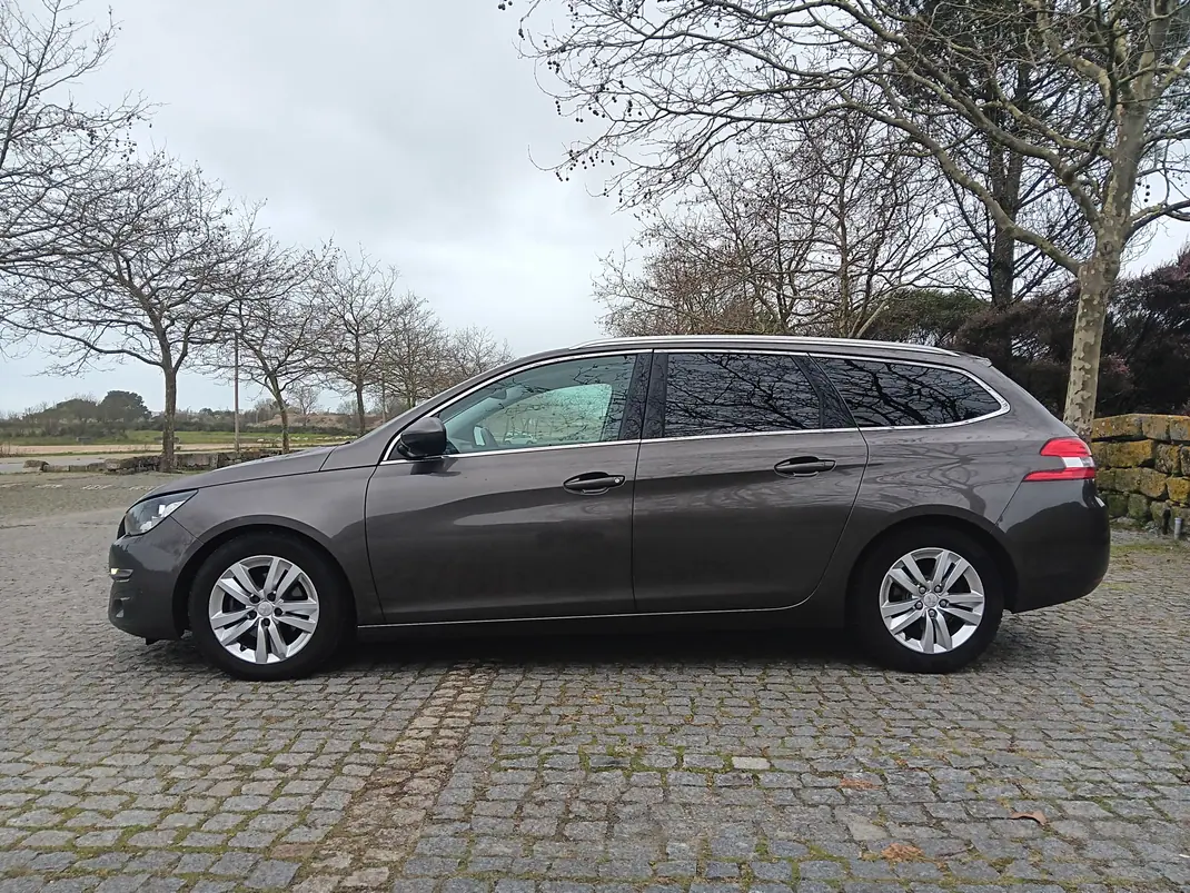 Peugeot 308 SW 2014 - 6490 EUR, 202000 km - 202000km - foto 8 de 15
