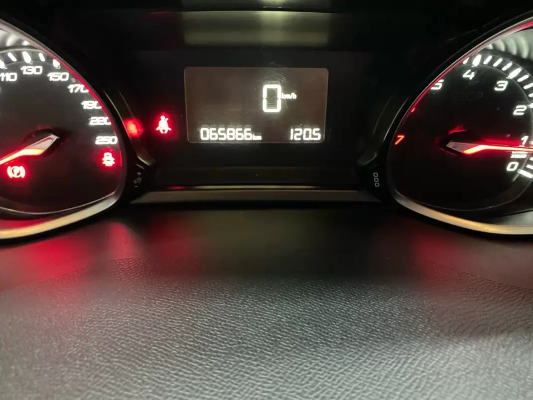 Peugeot 308 SW 2019 - 12450 EUR, 65800 km - AUTO.MOTO.pt - 65800km - foto 10 de 19