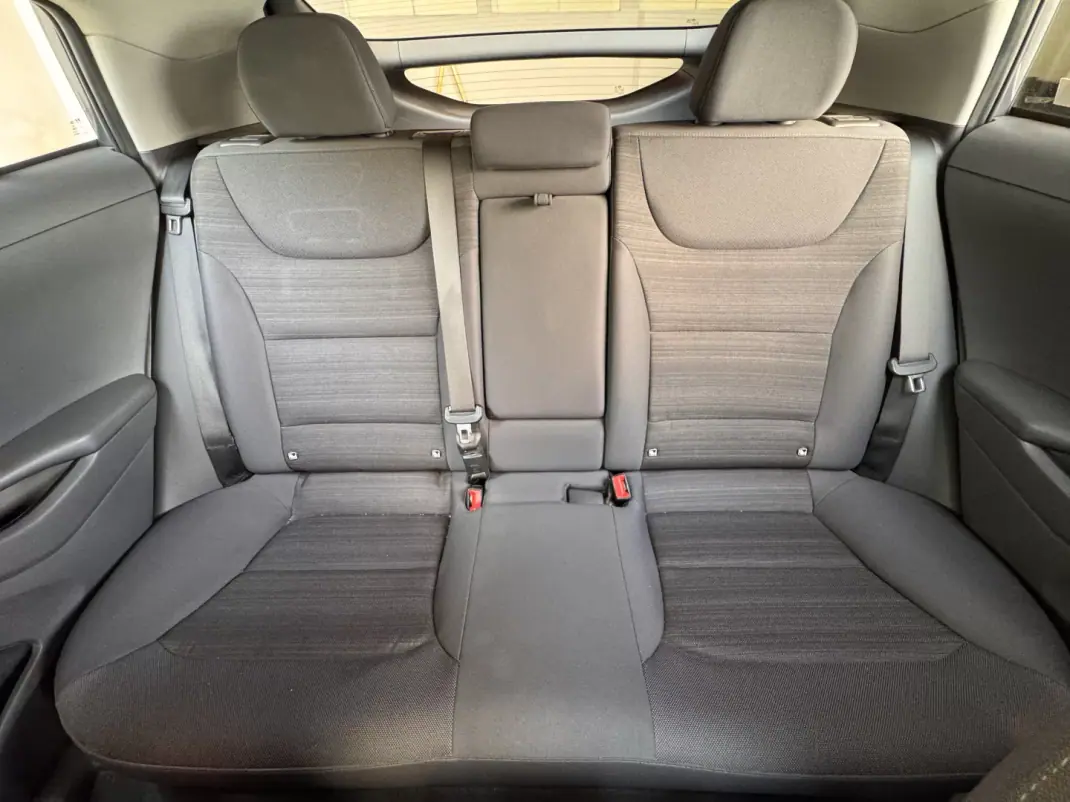 Hyundai Ioniq 2017 - 13250 EUR, 88000 km - AUTO.MOTO.pt - 88000km - foto 21 de 23