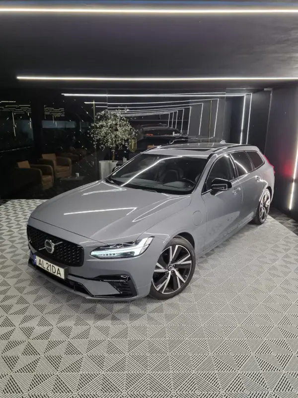 Volvo V90 2021 - 36750 EUR, 125000 km - AUTO.MOTO.pt - 125000km - foto 2 de 27