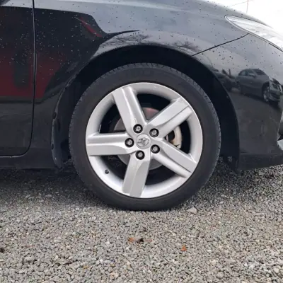 Toyota Auris Touring Sports 2015 - 11650 EUR, 173000 km - AUTO.MOTO.pt - 173000km - foto 7 de 15