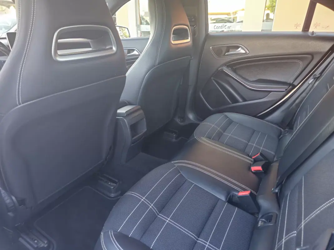 Mercedes-Benz CLA 180 2015 - 15750 EUR, 144250 km - 144250km - foto 11 de 14