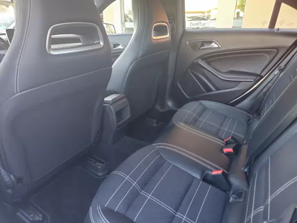 Mercedes-Benz CLA 180 2015 - 15750 EUR, 144250 km - AUTO.MOTO.pt - 144250km - foto 11 de 14