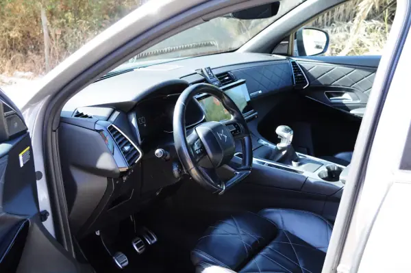 DS DS7 Crossback 2018 - 18450 EUR, 144000 km - AUTO.MOTO.pt - 144000km - foto 15 de 27