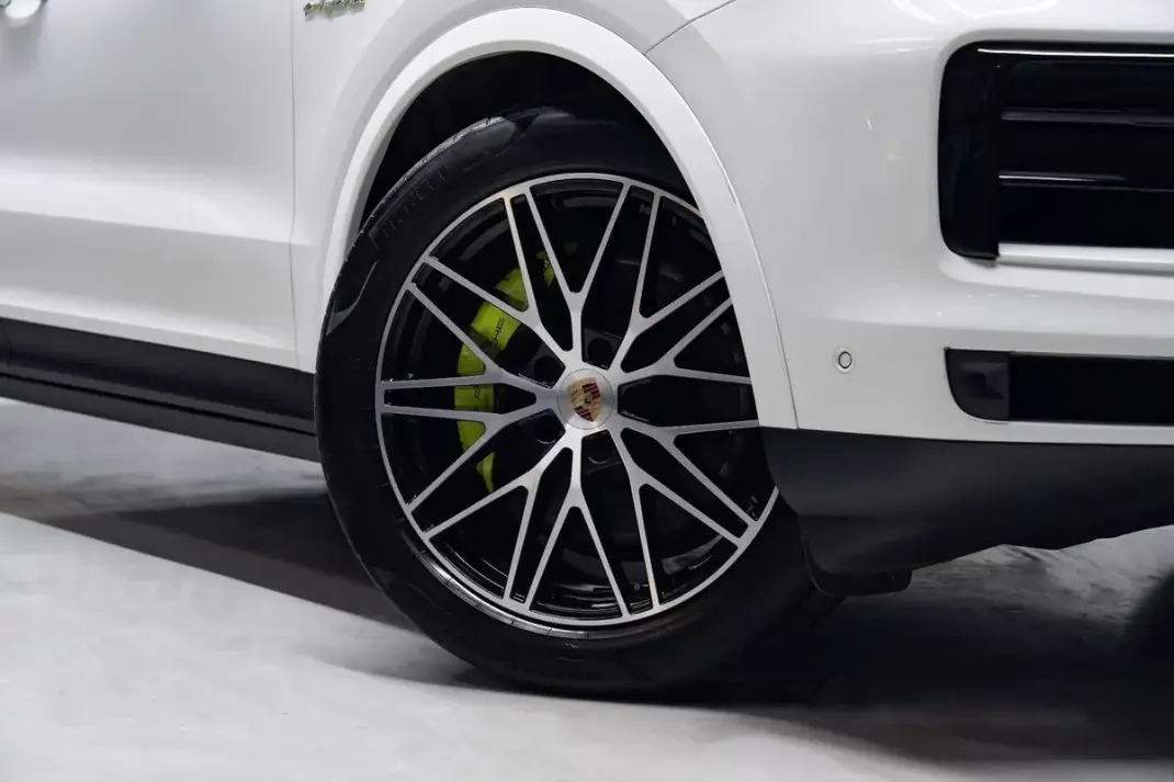 Porsche Cayenne 2024 - 97950 EUR, 32000 km - AUTO.MOTO.pt - 32000km - foto 4 de 55