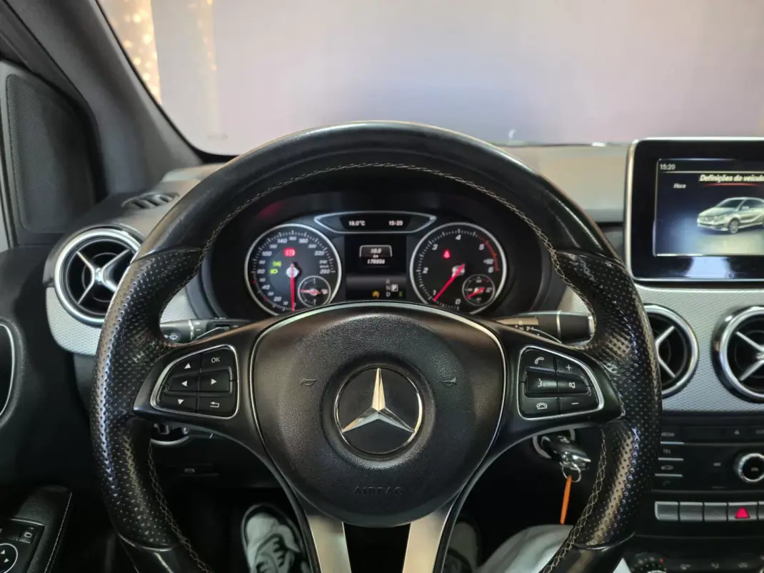 Mercedes-Benz B 180 2015 - 14490 EUR, 178000 km - AUTO.MOTO.pt - 178000km - foto 4 de 16
