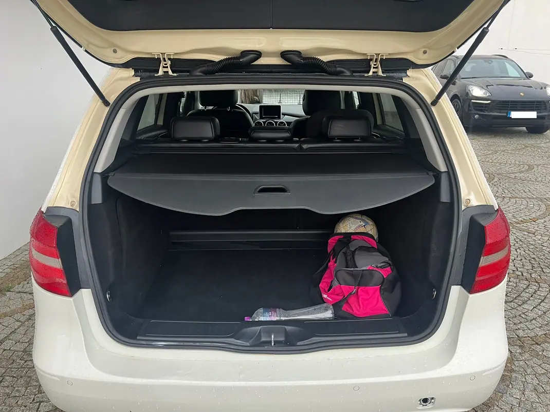 Mercedes-Benz B 180 2013 - 7000 EUR, 411000 km - AUTO.MOTO.pt - 411000km - foto 6 de 10