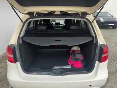 Mercedes-Benz B 180 2013 - 7000 EUR, 411000 km - AUTO.MOTO.pt - 411000km - foto 6 de 10