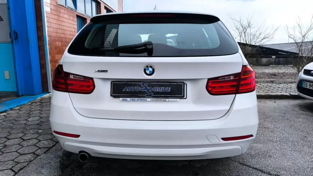 BMW 318 2015 - 12900 EUR, 195000 km - AUTO.MOTO.pt - 195000km - foto 11 de 20