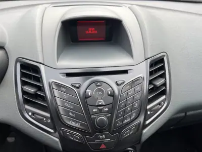 Ford Fiesta 1.4 TDCI 2010 - 4250 EUR, 260000 km - AUTO.MOTO.pt - 260000km - foto 11 de 16