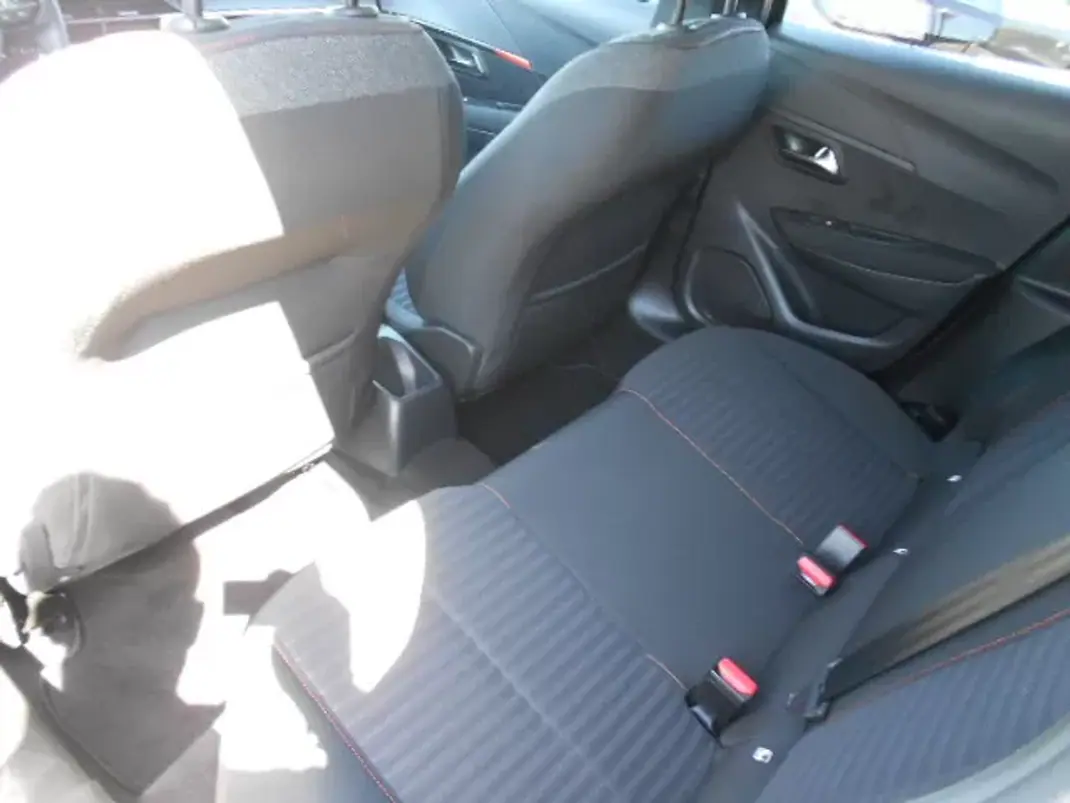 Peugeot 208 2024 - 15900 EUR, 36144 km - 36144km - foto 9 de 14
