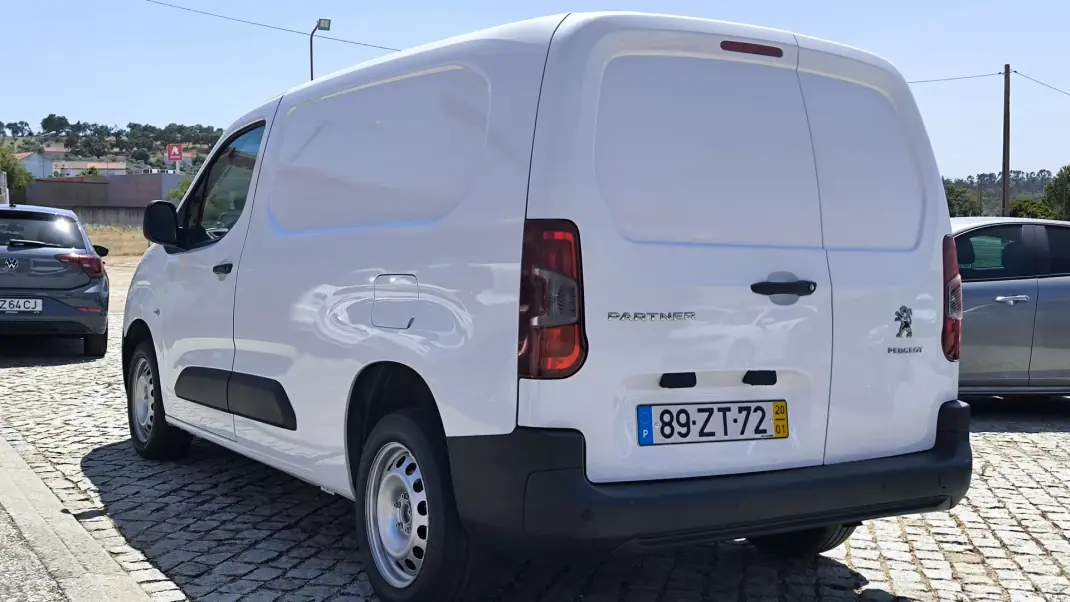 Peugeot 2020 - 13950 EUR, 107308 km - AUTO.MOTO.pt - 107308km - foto 6 de 8