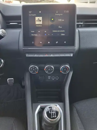 Renault Clio 2019 - 15000 EUR, 62800 km - AUTO.MOTO.pt - 62800km - foto 20 de 32