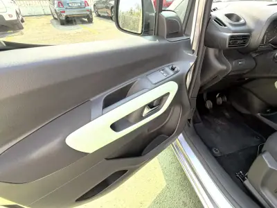 Citroën Berlingo 2021 - 13500 EUR, 81261 km - AUTO.MOTO.pt - 81261km - foto 6 de 19