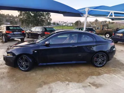 Alfa Romeo GT 2009 - 8990 EUR, 290000 km - AUTO.MOTO.pt - 290000km - foto 8 de 22