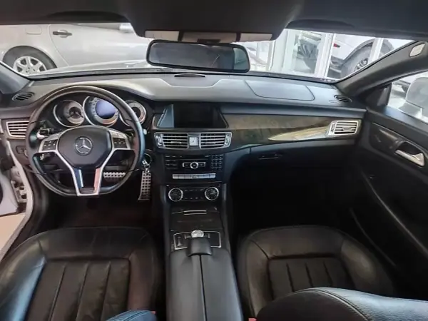Mercedes-Benz CLS 250 2012 - 19500 EUR, 254000 km - AUTO.MOTO.pt - 254000km - foto 20 de 37