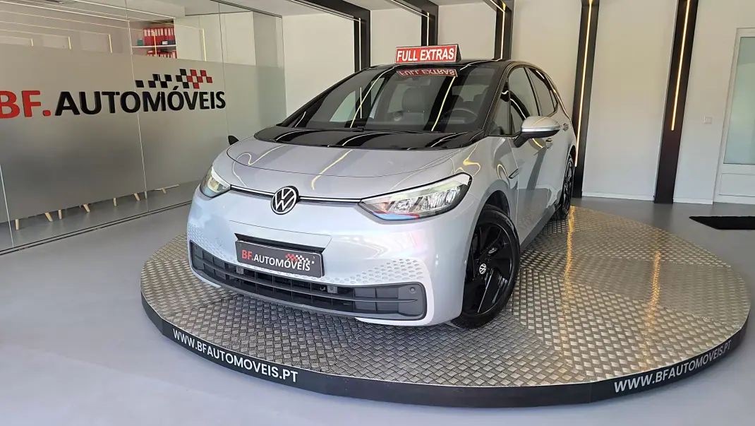 Volkswagen ID.3 2023 - 24900 EUR, 63291 km - AUTO.MOTO.pt - 63291km - foto 1 de 53