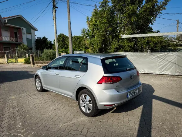 Volkswagen Golf 2013 - 10800 EUR, 256000 km - AUTO.MOTO.pt - 256000km - foto 10 de 12