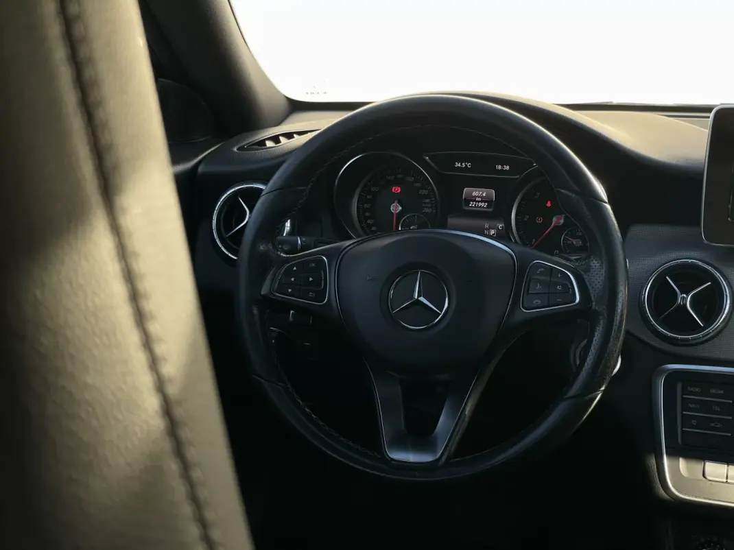 Mercedes-Benz CLA 180 2017 - 15490 EUR, 222000 km - 222000km - foto 28 de 40