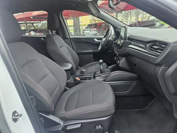 Ford Kuga 2022 - 17800 EUR, 129800 km - AUTO.MOTO.pt - 129800km - foto 10 de 49