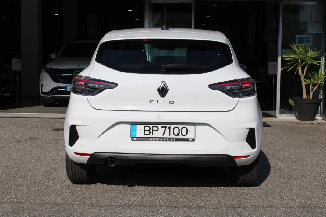 Renault Clio 2024 - 18750 EUR, 1753 km - AUTO.MOTO.pt - 1753km - foto 22 de 22