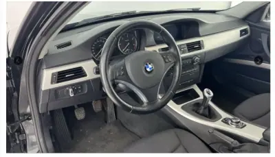 BMW 320 2011 - 12990 EUR, 195123 km - AUTO.MOTO.pt - 195123km - foto 11 de 17