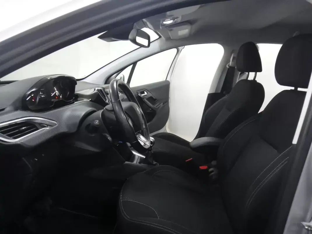 Peugeot 208 2018 - 9900 EUR, 84000 km - 84000km - foto 11 de 26