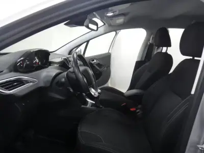 Peugeot 208 2018 - 9900 EUR, 84000 km - 84000km - foto 11 de 26