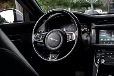 Jaguar XF Sportbrake 2019 - 23990 EUR, 147458 km - AUTO.MOTO.pt - 147458km - foto 34 de 45