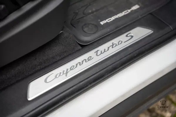 Porsche Cayenne Coupé 2022 - 108888 EUR, 92000 km - AUTO.MOTO.pt - 92000km - foto 42 de 65