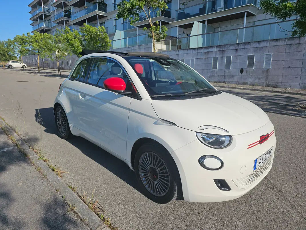 Fiat 500e C 2021 - 14250 EUR, 75000 km - AUTO.MOTO.pt - 75000km - foto 1 de 26