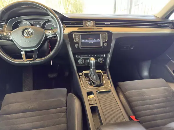 Volkswagen Passat Variant 2015 - 13950 EUR, 242286 km - AUTO.MOTO.pt - 242286km - foto 18 de 36