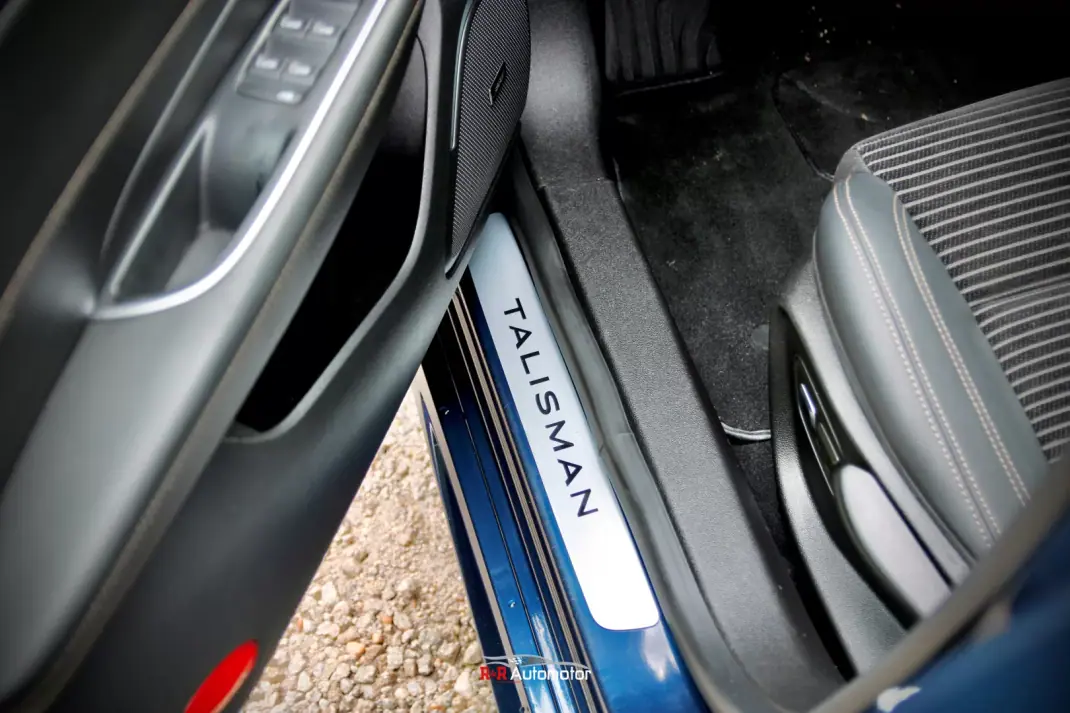 Renault Talisman Sport Tourer 2016 - 14750 EUR, 104000 km - AUTO.MOTO.pt - 104000km - foto 16 de 46